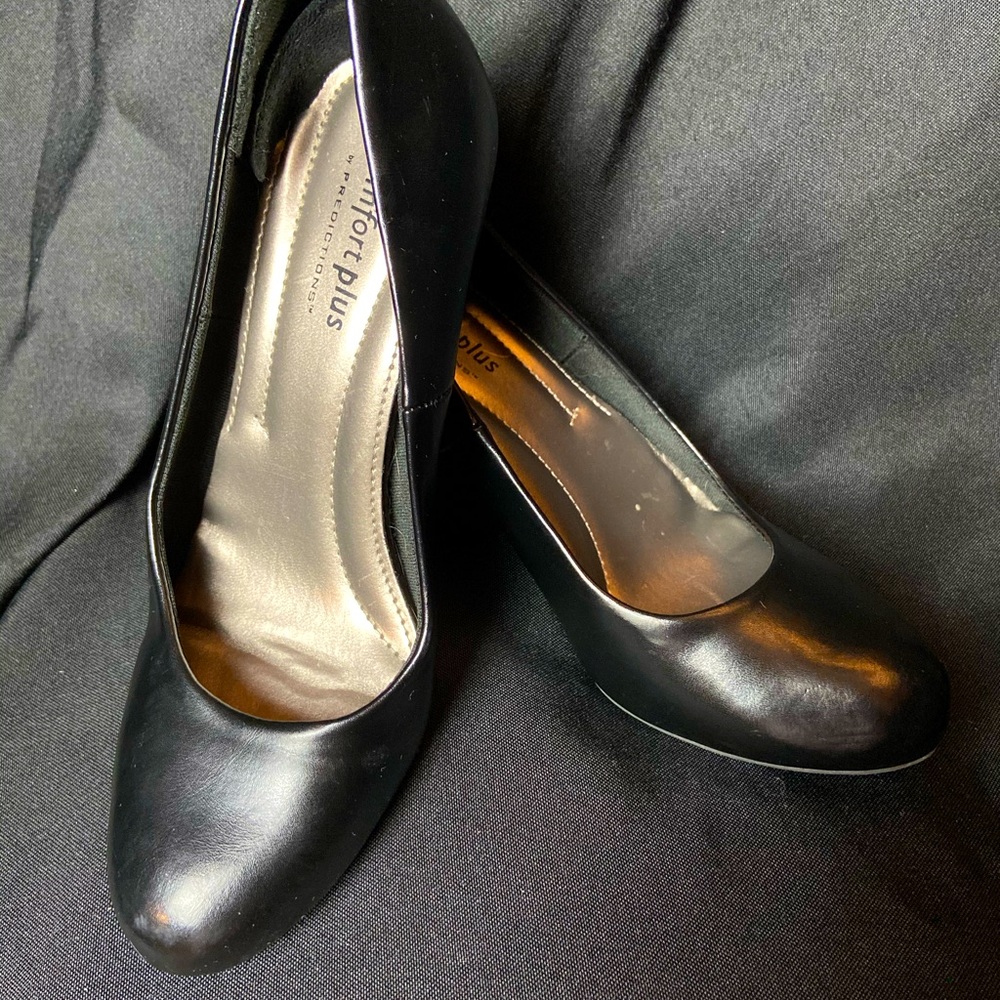 Comfort plus by predictions Matte black pumps
